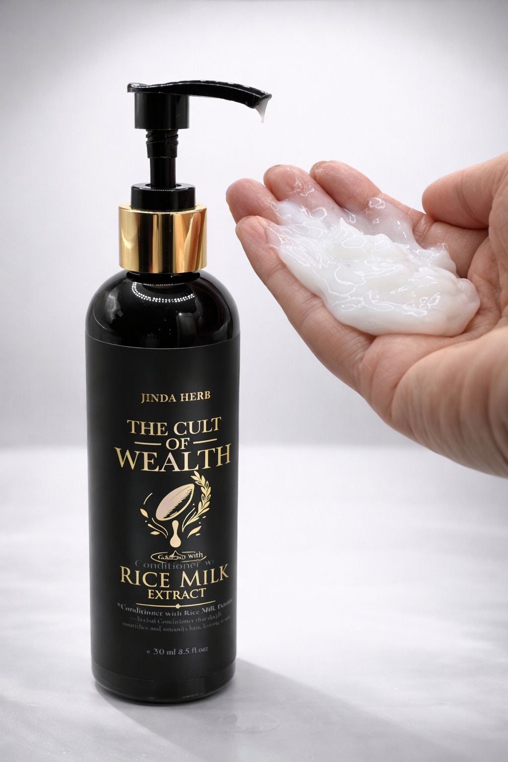 JINDA Herb by The Cult of Wealth  Rice Milk Fresh Mee Leaf & Pro-Vit B5 Conditioner